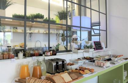 DysArt Boutique Hotel - image 2