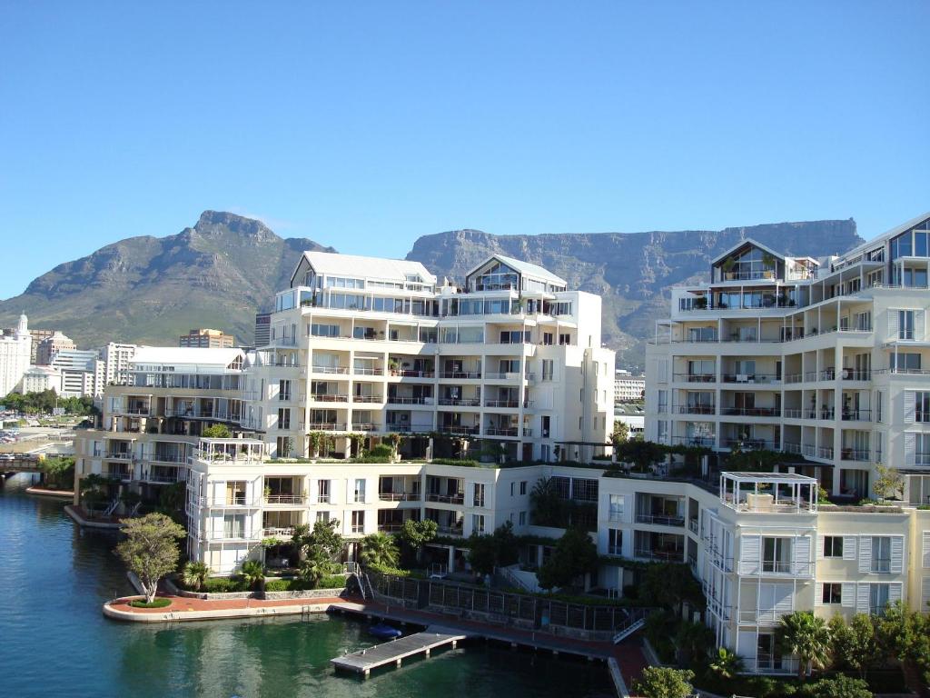 Mountain Marina Luxury Apartments - image 2