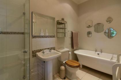 Sandown Lodge - image 10