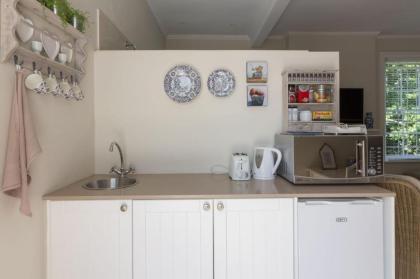 Sandown Lodge - image 16
