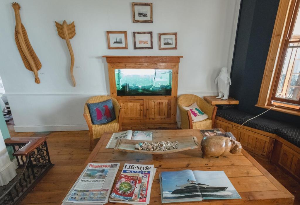 Boulders Beach Hotel Cafe and Curio shop - image 2