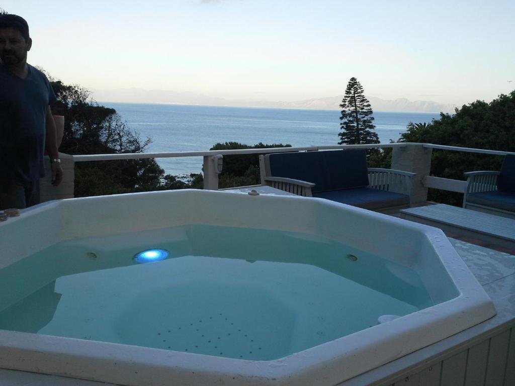 Seabreeze Luxury Two Bedroom Self Catering Penthouse - image 7