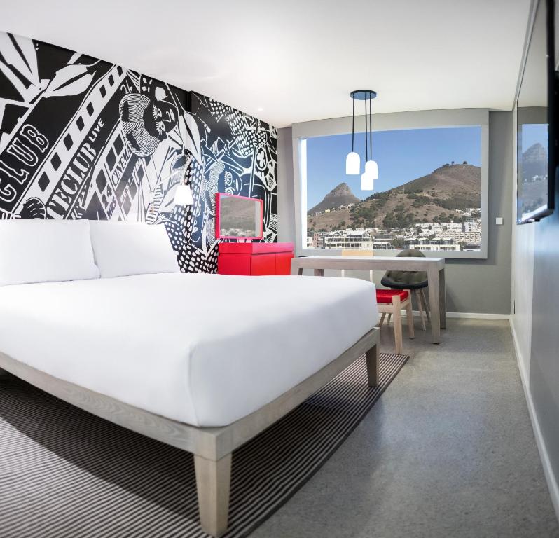 Radisson RED Hotel V&A Waterfront Cape Town - image 3