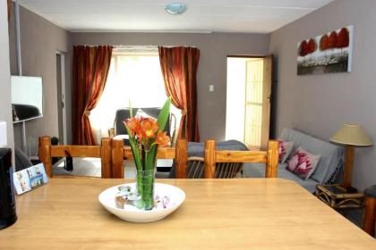 Amies Self-Catering Apartments - image 9