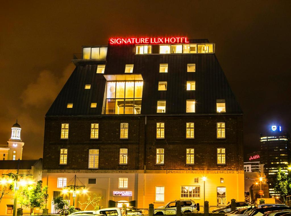 Signature Lux Hotel by ONOMO Waterfront - main image