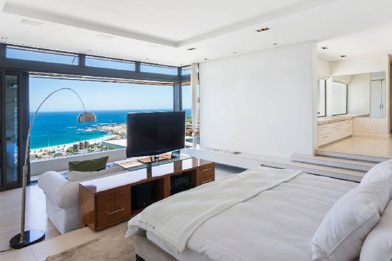 Modern 4 bedroom Ocean View villa - Camps Bay - image 5
