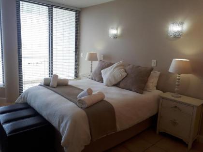 402 Hibernian Towers Luxury Self Catering Accommodation - image 3