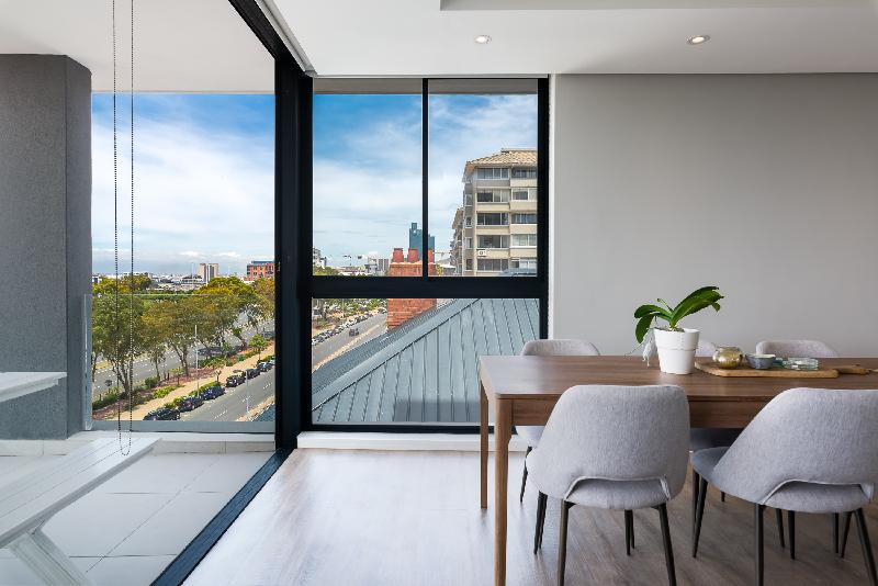 Premier Apartment with Incredible Views - image 3