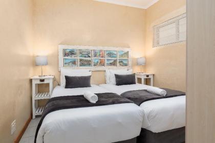 Comfortable Mouille Point Apartment Cape Town 