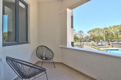 Stylish and Modern 2 Bed in Popular Green Point - image 5