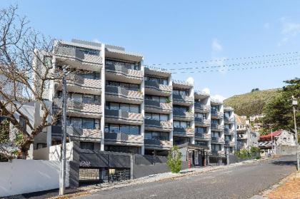 Brand New Luxury Apartment in Green Point ( - image 5