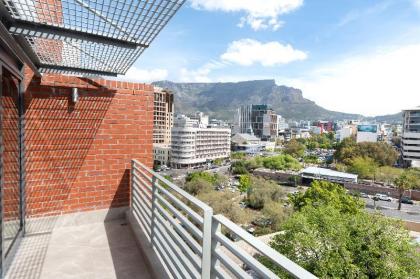 Spectacular Apt with Mountain Views - image 6