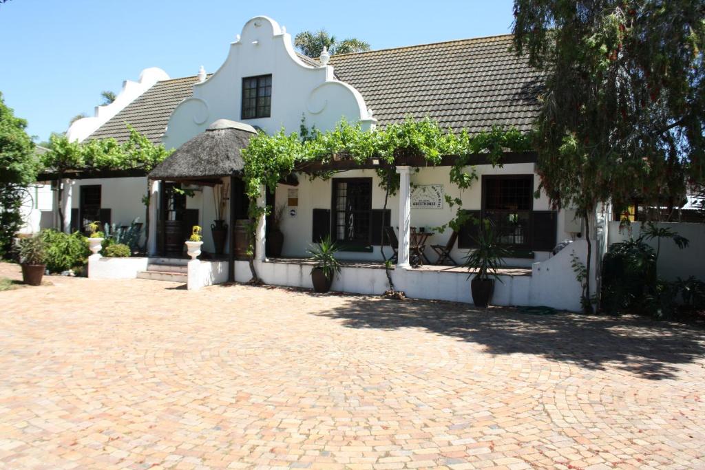 The Vinelands on Alpha Guest House - main image