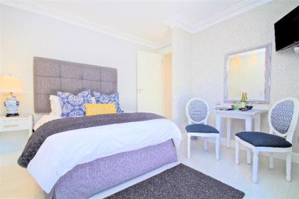 DELUXE STUDIO WITH KITCHENETTE & OUTDOOR POOL Cape Town