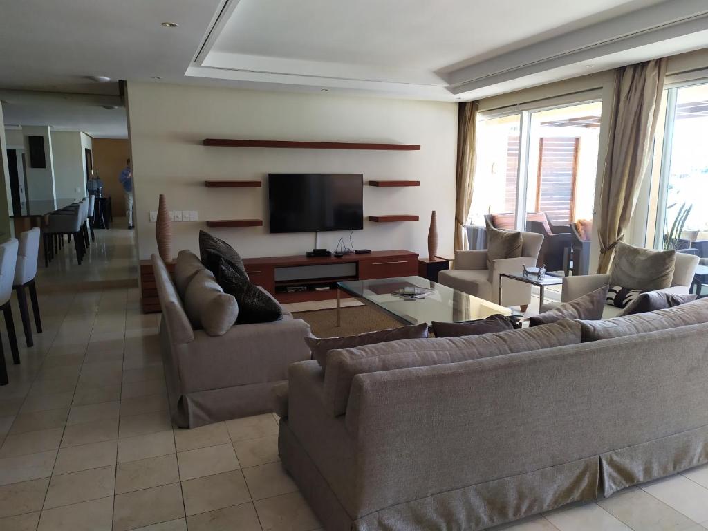 Unique 3 Bedroom in V A Waterfront - image 3
