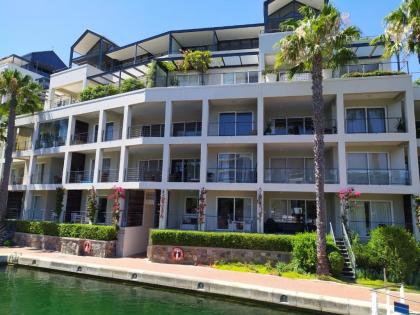 Studio apartments fully furnished and equipped with canal views Cape Town