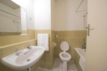 Gardens Centre Holiday Apartments - image 8