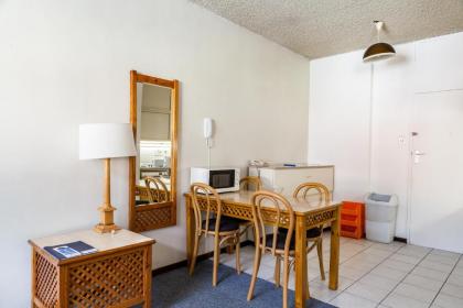 Gardens Centre Holiday Apartments - image 9