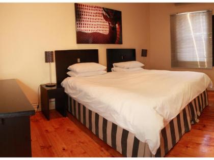Daddy Long Legs Self Catering Apartments - image 11