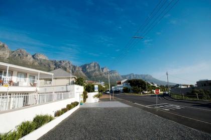 61 on Camps Bay - image 3