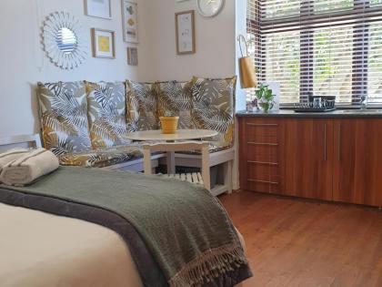 Leeuwenzee Guesthouse - image 21