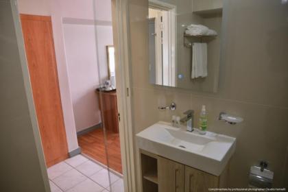 Parliament Hotel - image 3
