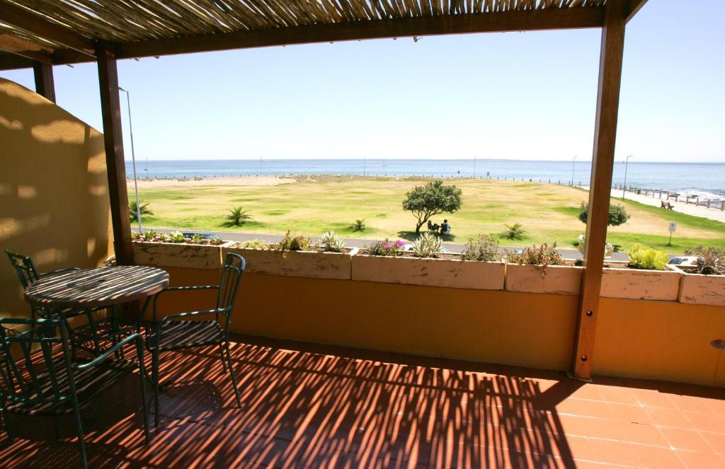 Dolphin Inn Guesthouse - image 3