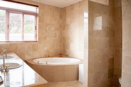 Balfour Place - image 11