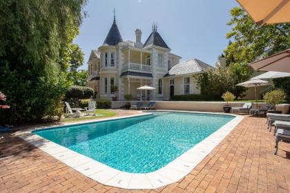 Victoria House - image 1