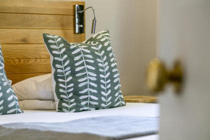 Stone Cottages - image 22