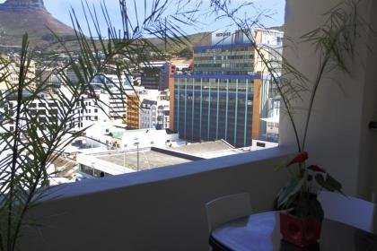 Apt 67 Long Street no loadshedding - image 23