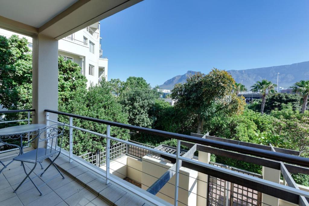 401 Apartment - image 7