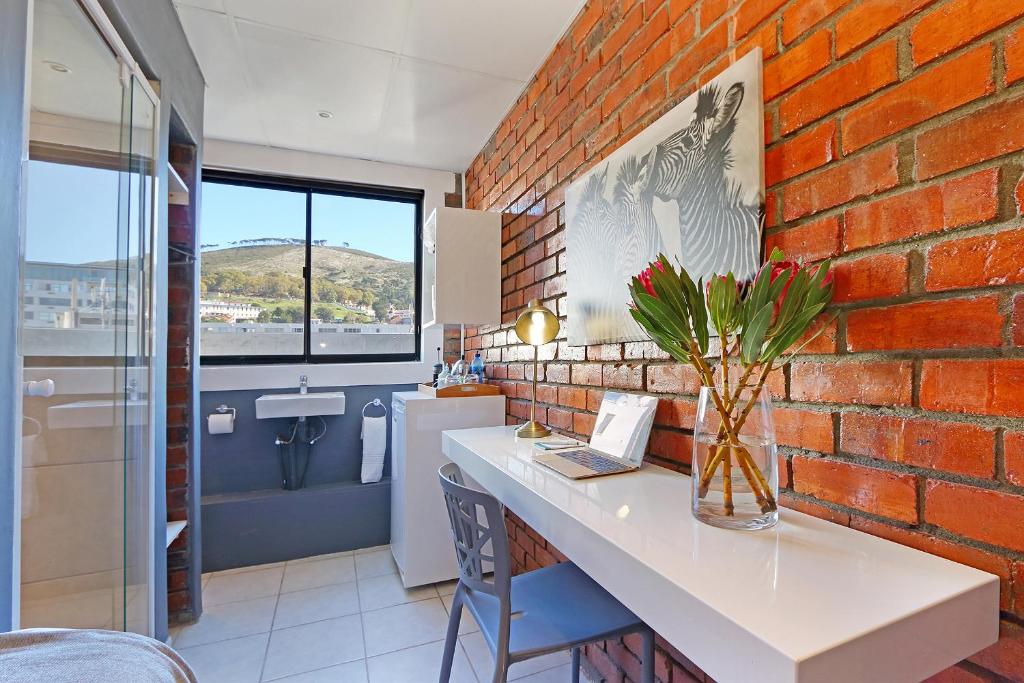 Happy Rhino Hotel - main image