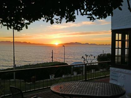 Sunny Cove Manor - image 22