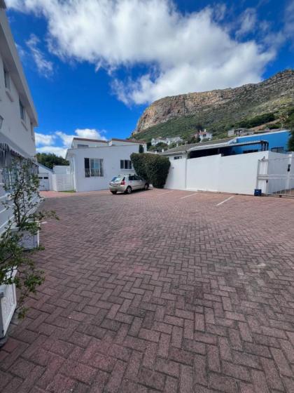 Sunny Cove Manor - image 25