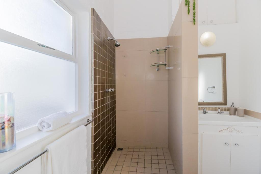 White Waves Beach House - image 7