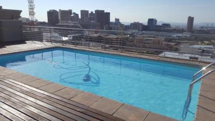 Secure Studio Apartment: Great Central Location - image 11