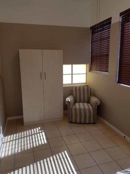 Bramber Court Art-Deco Self-Catering Apartments - image 17