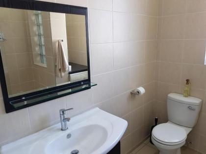 Bramber Court Art-Deco Self-Catering Apartments - image 18