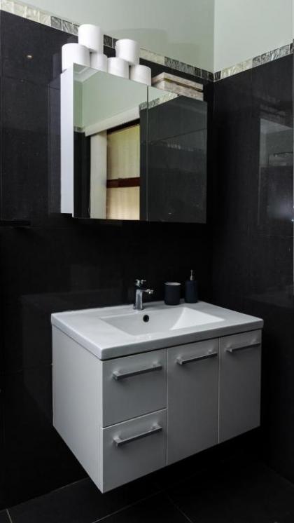 Hout Bay Hilltop - image 12