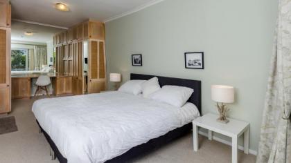 Hout Bay Hilltop - image 13