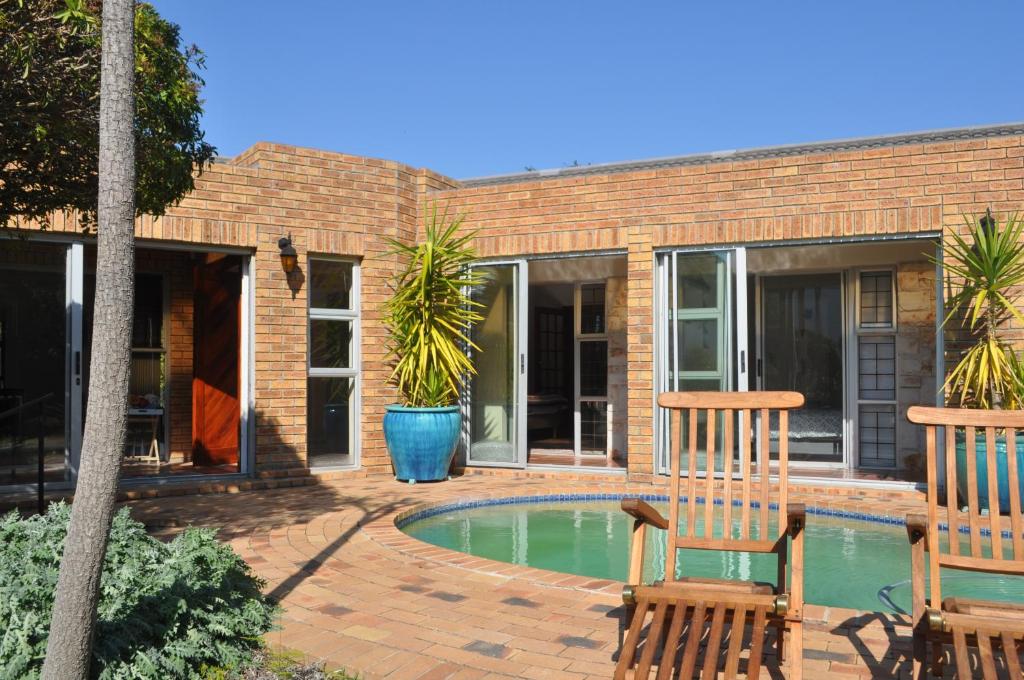 Hout Bay Hilltop - image 5