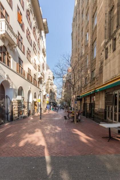 Market House-Central-WiFi-Convenient - image 7