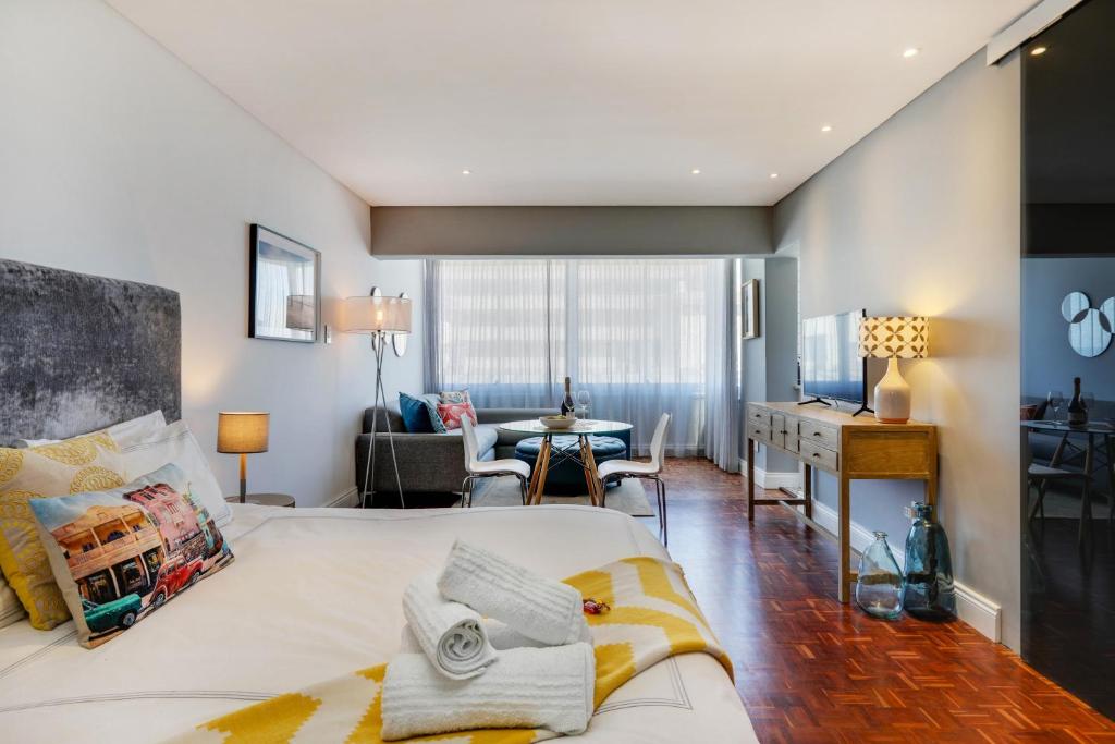 Backup-Power Mouille Point Apartment - main image