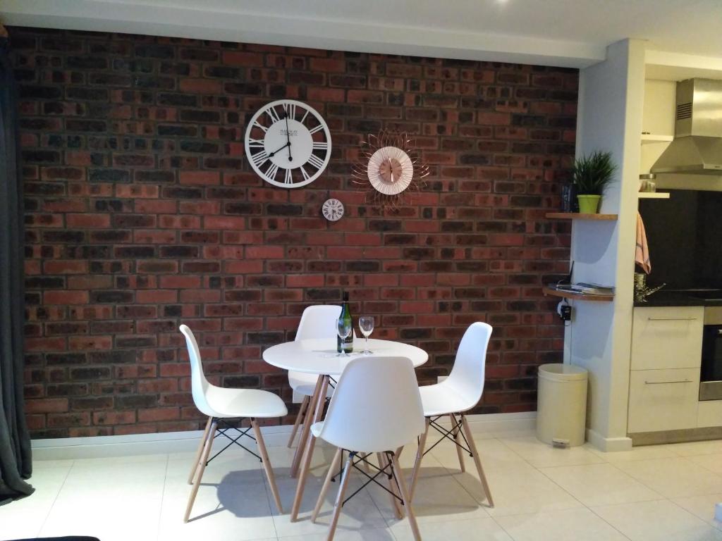 At St. George's Mall - image 6