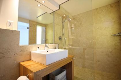 Luxe Penthouse with Private Rooftop Pool Deck & Panoramic Views - image 23