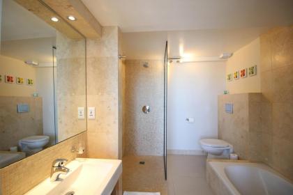 Luxe Penthouse with Private Rooftop Pool Deck & Panoramic Views - image 8