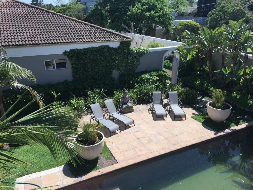 African Palm Cottage and Guesthouse - image 3