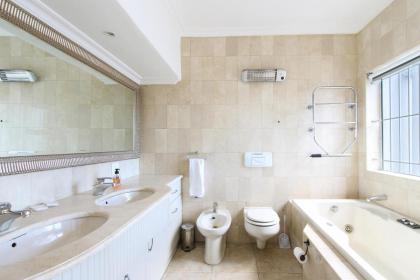 PENTHOUSE Golden Mile - image 4