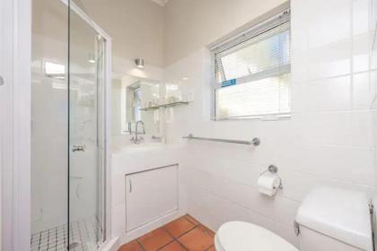 Quaint Cottage in Clifton - image 23